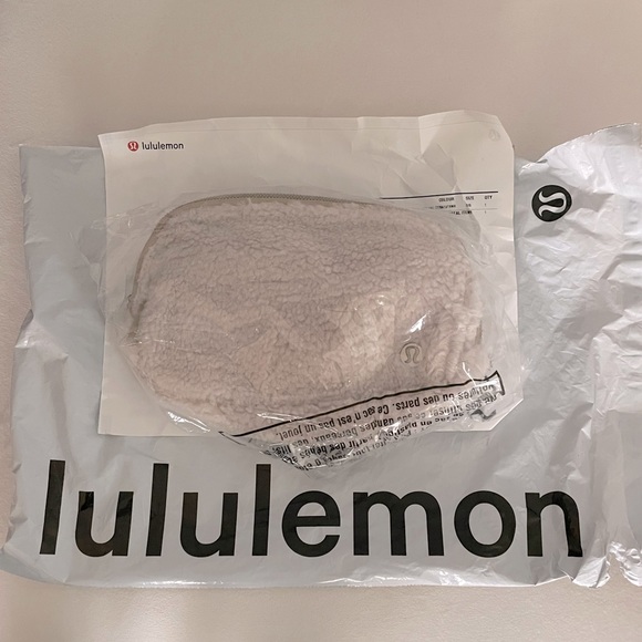 NWT Lululemon Fleece Everywhere Belt Bag Natural Ivory/Trench Color - Picture 8 of 10